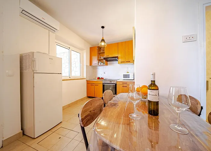 Zalaz Sunca 아파트 *